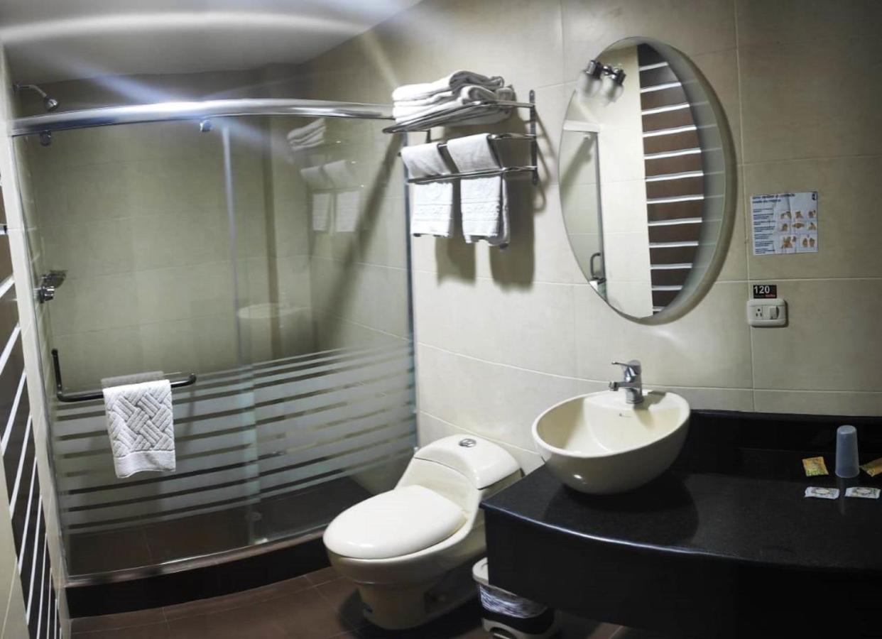 La Kapital Hotel Амбато Екстериор снимка
