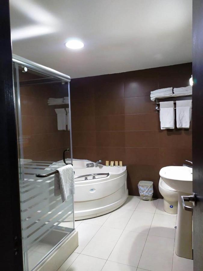 La Kapital Hotel Амбато Екстериор снимка